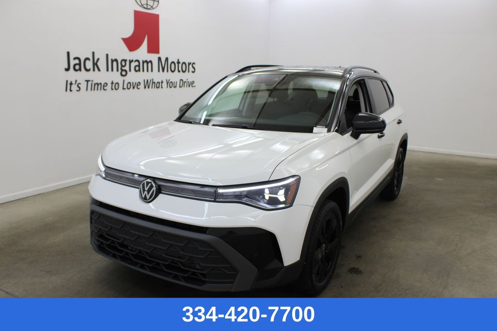 2026 Volkswagen Taos 1.5T SE Black's photo