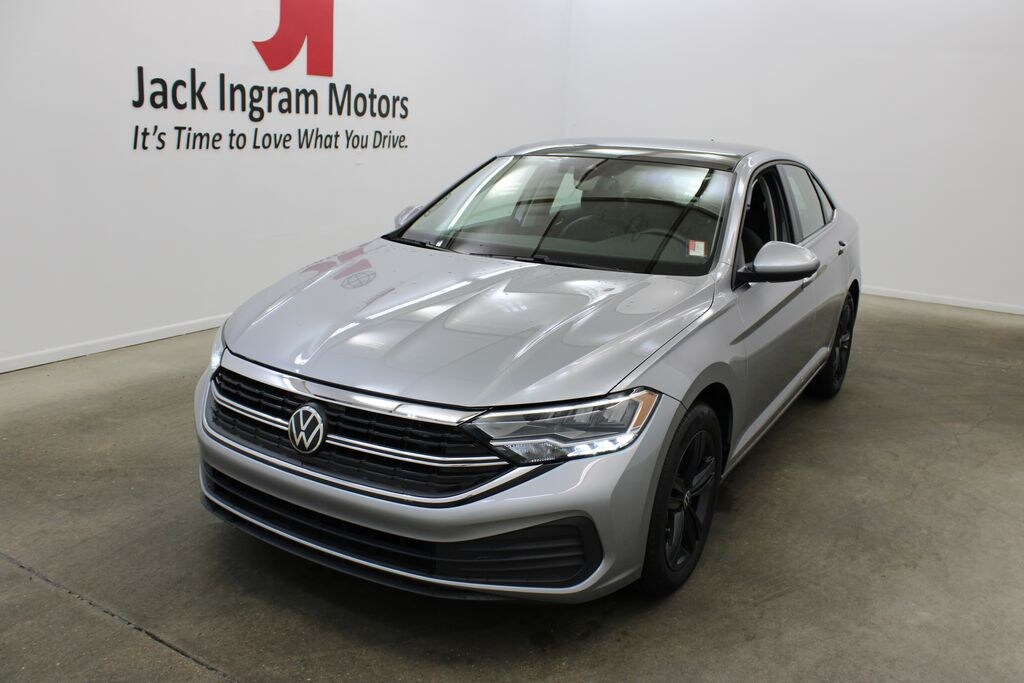 Used 2024 Volkswagen Jetta 1.5T SE Sedan