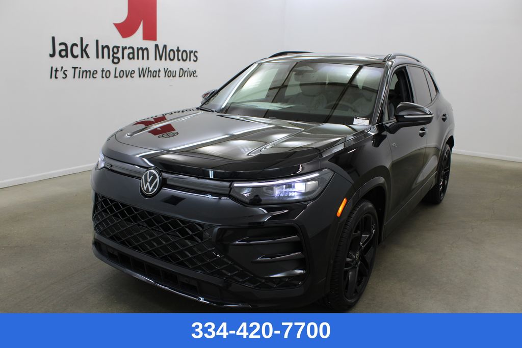 2026 Volkswagen Tiguan 2.0T SE R-Line Black's photo