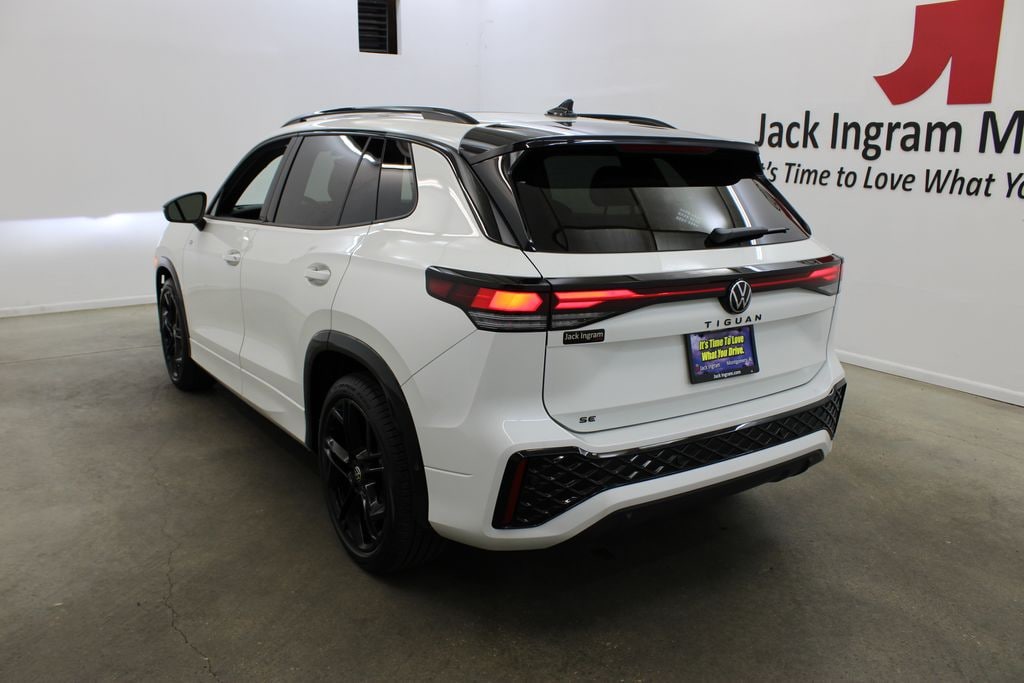 New 2026 Volkswagen Tiguan 2.0T SE R-Line Black SUV