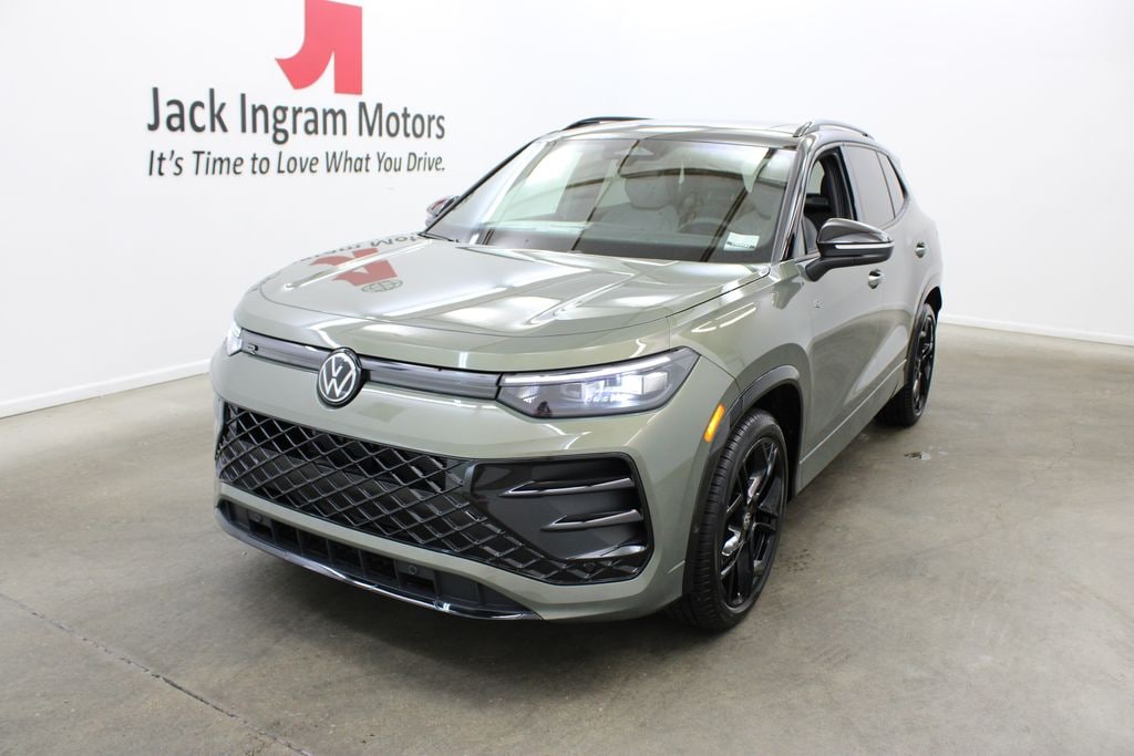New 2026 Volkswagen Tiguan 2.0T SE R-Line Black SUV