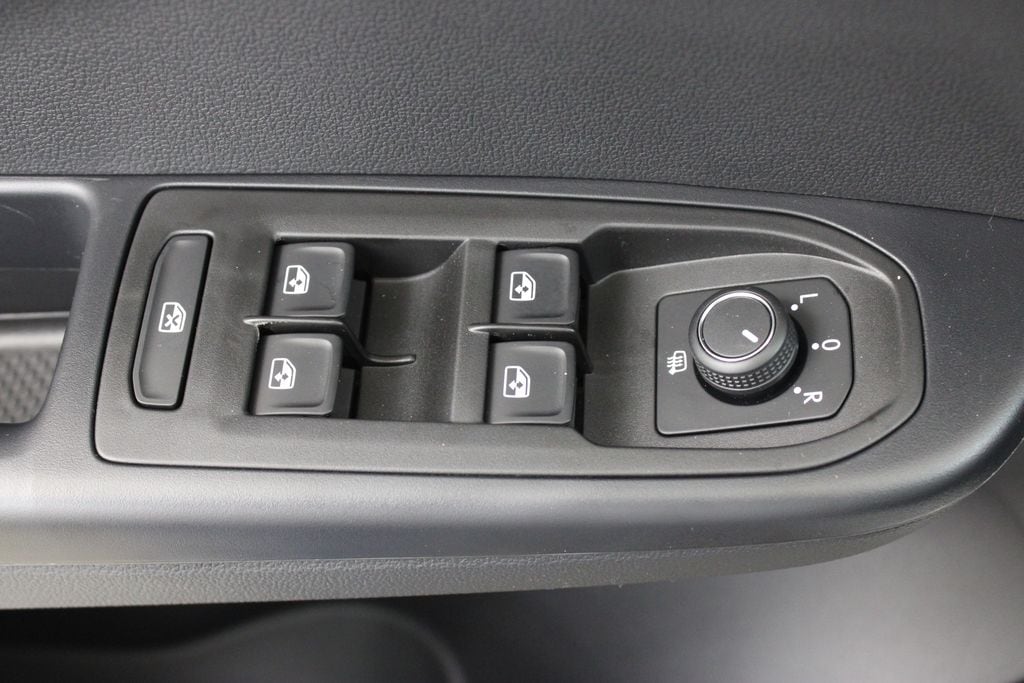2026 Volkswagen Taos SEL - Photo 18