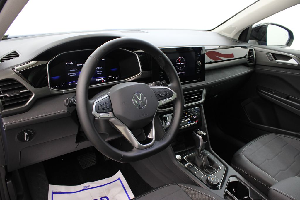 2025 Volkswagen Taos SE Black - Photo 16