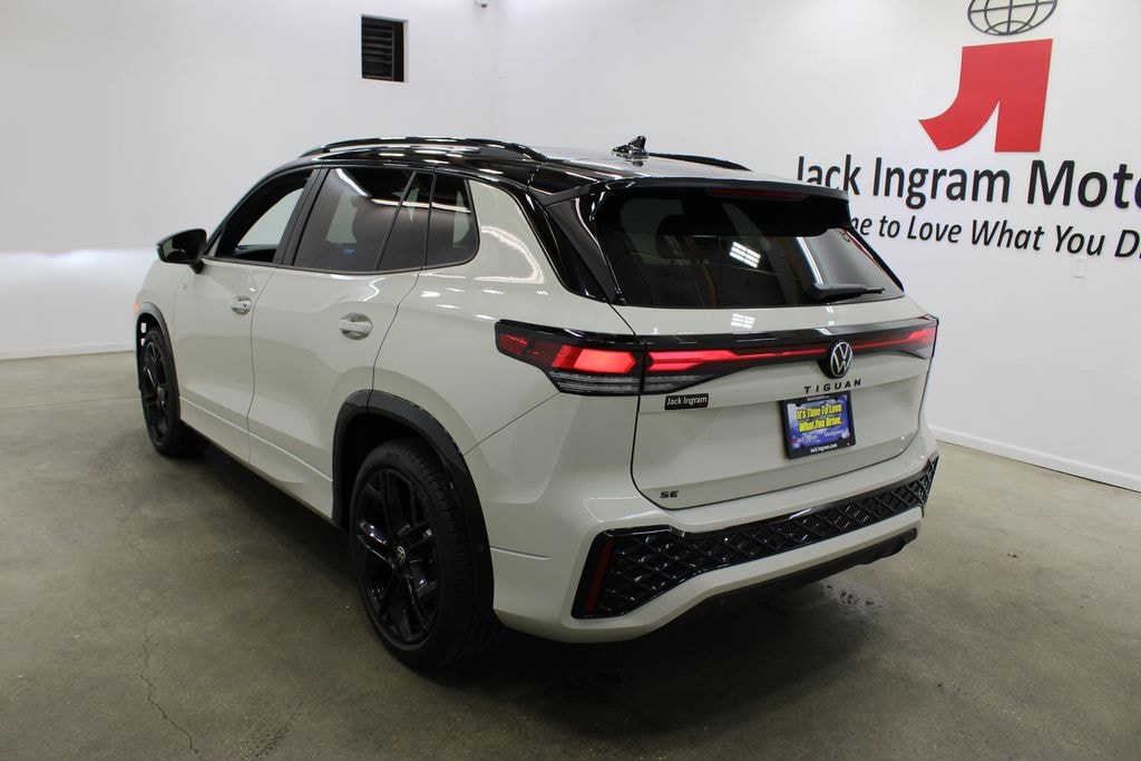 New 2026 Volkswagen Tiguan 2.0T SE R-Line Black SUV