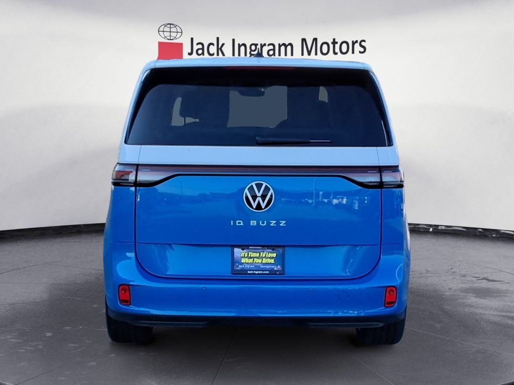 New 2025 Volkswagen ID. Buzz Pro S Plus Minivan/Van