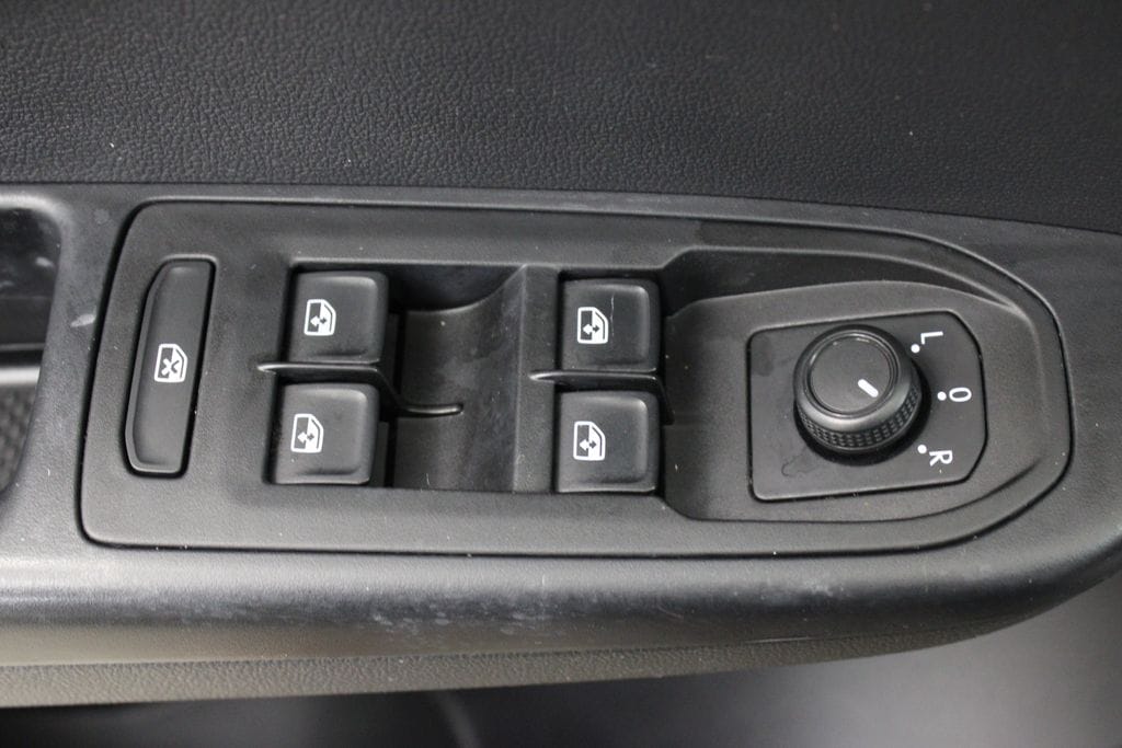 2022 Volkswagen Taos S - Photo 17