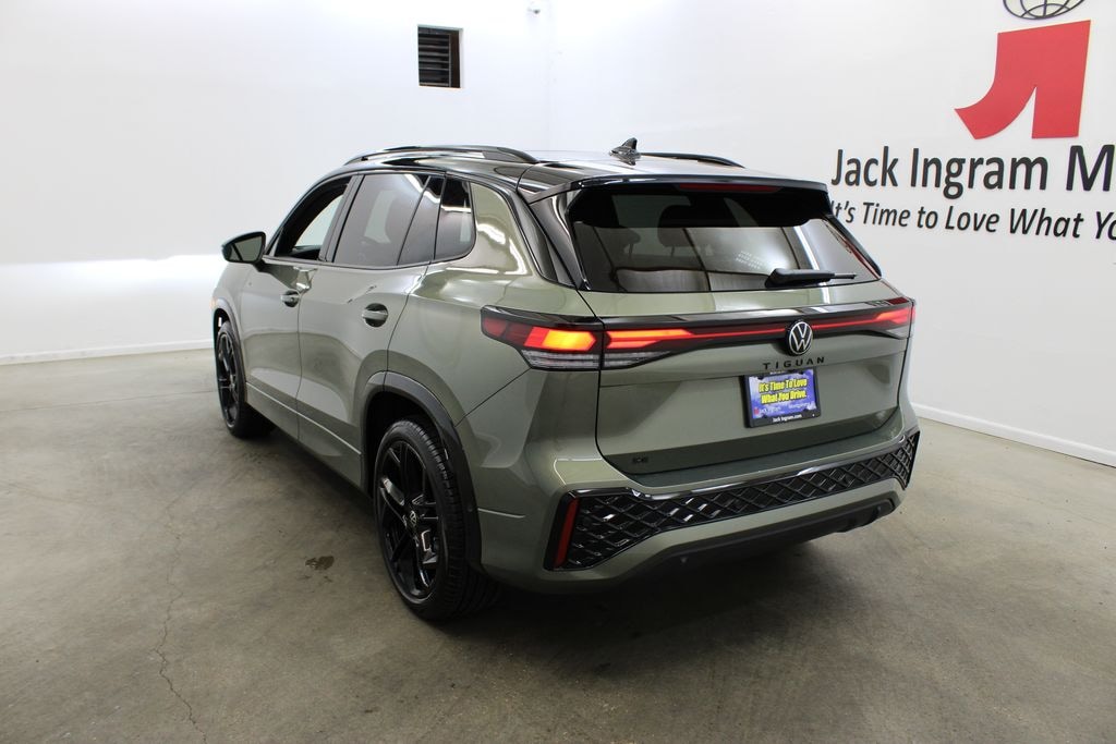 New 2026 Volkswagen Tiguan 2.0T SE R-Line Black SUV