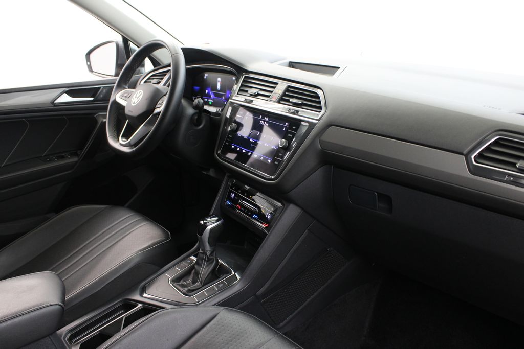 2022 Volkswagen Tiguan SE - Photo 24