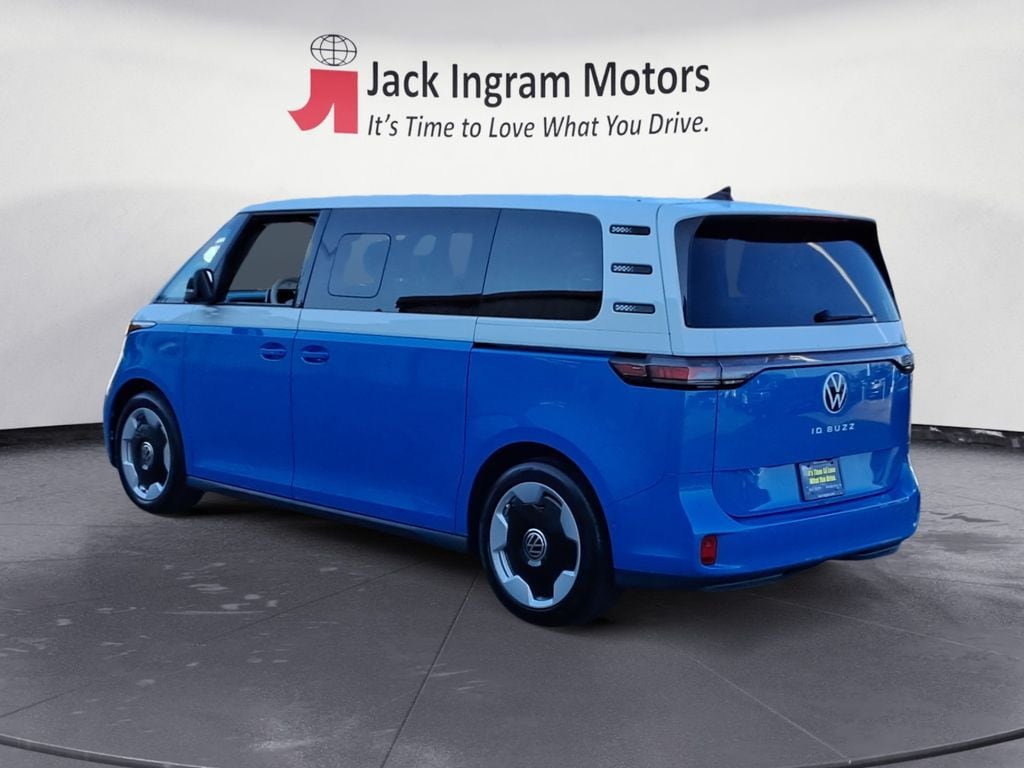 New 2025 Volkswagen ID. Buzz Pro S Plus Minivan/Van