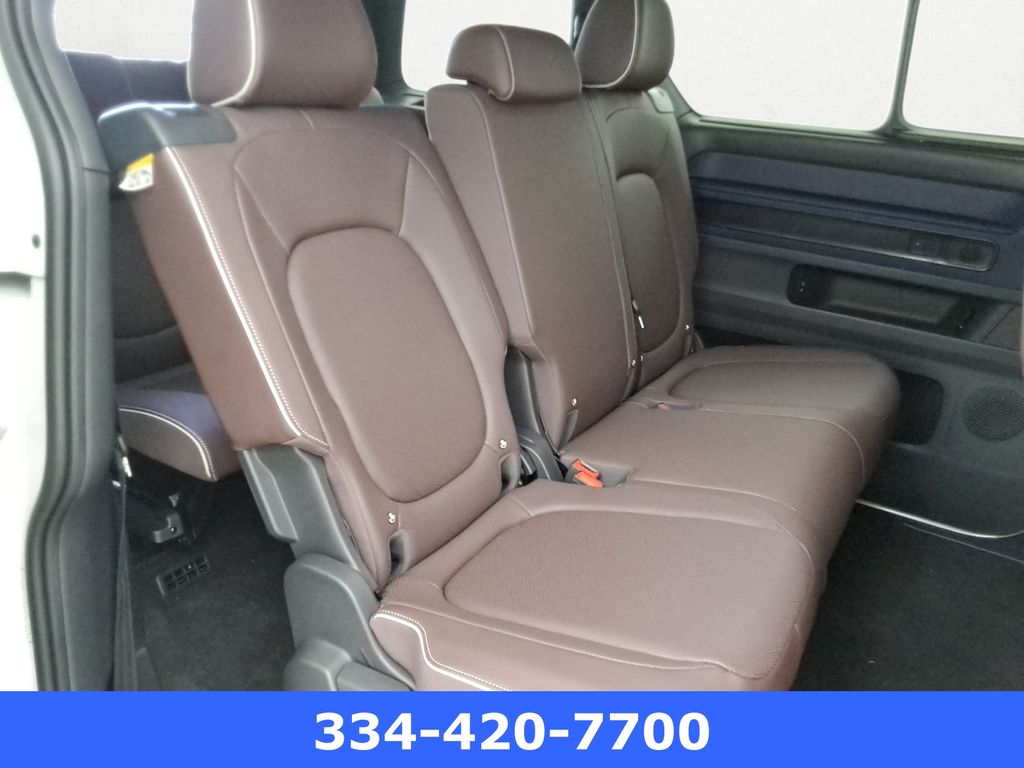 2025 Volkswagen ID. Buzz Pro S - Photo 13