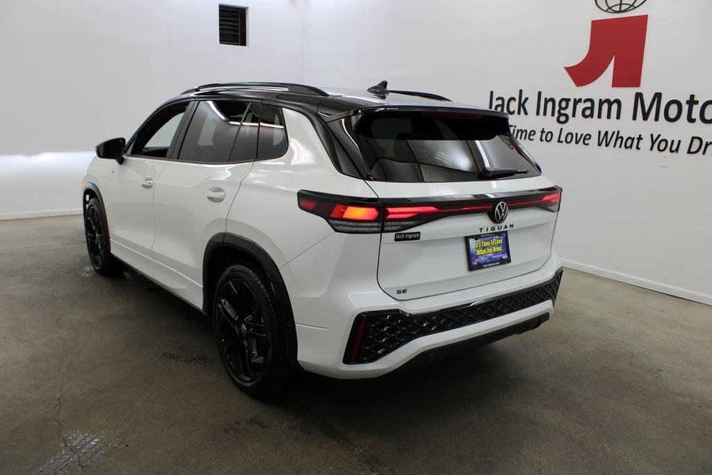 New 2026 Volkswagen Tiguan 2.0T SE R-Line Black SUV