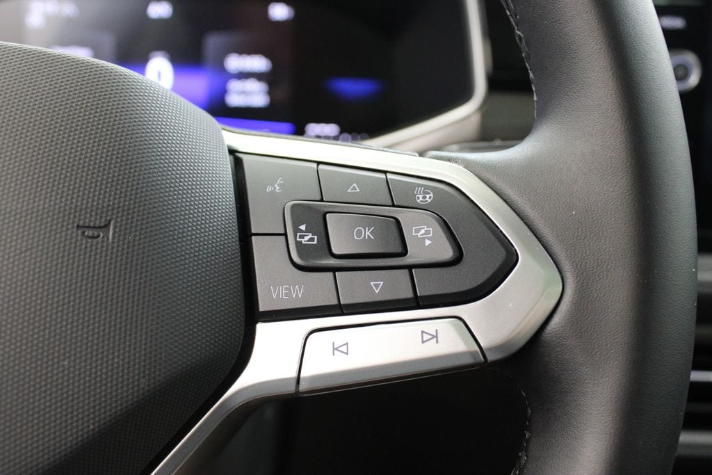 2025 Volkswagen Taos SE Black - Photo 27