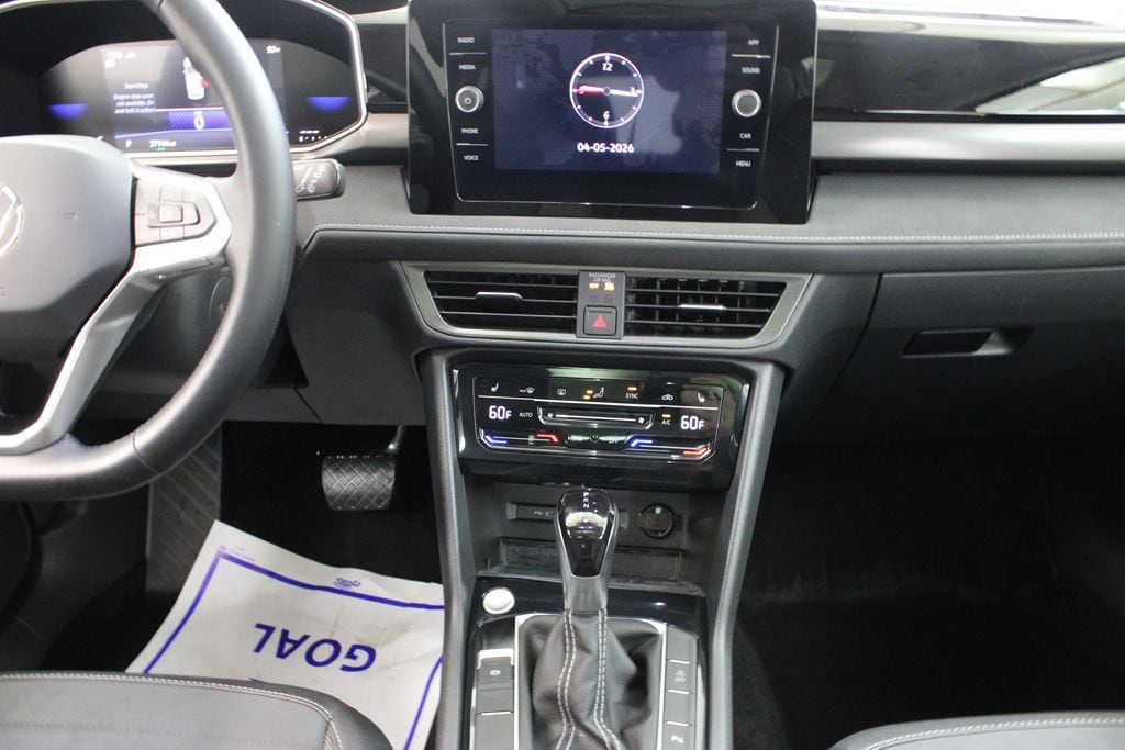 2025 Volkswagen Taos SE Black - Photo 22