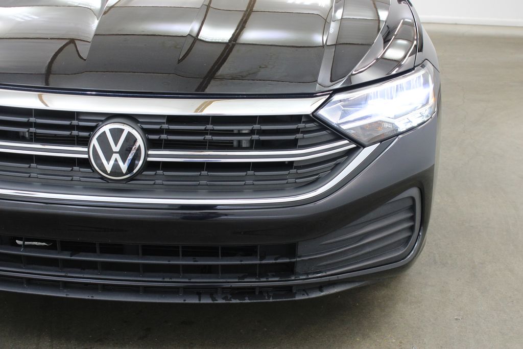 2023 Volkswagen Jetta SE - Photo 8