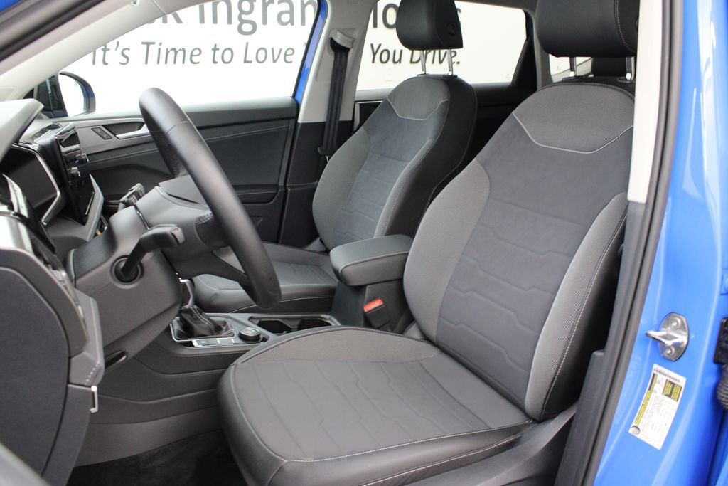 2025 Volkswagen Taos SE Black - Photo 15