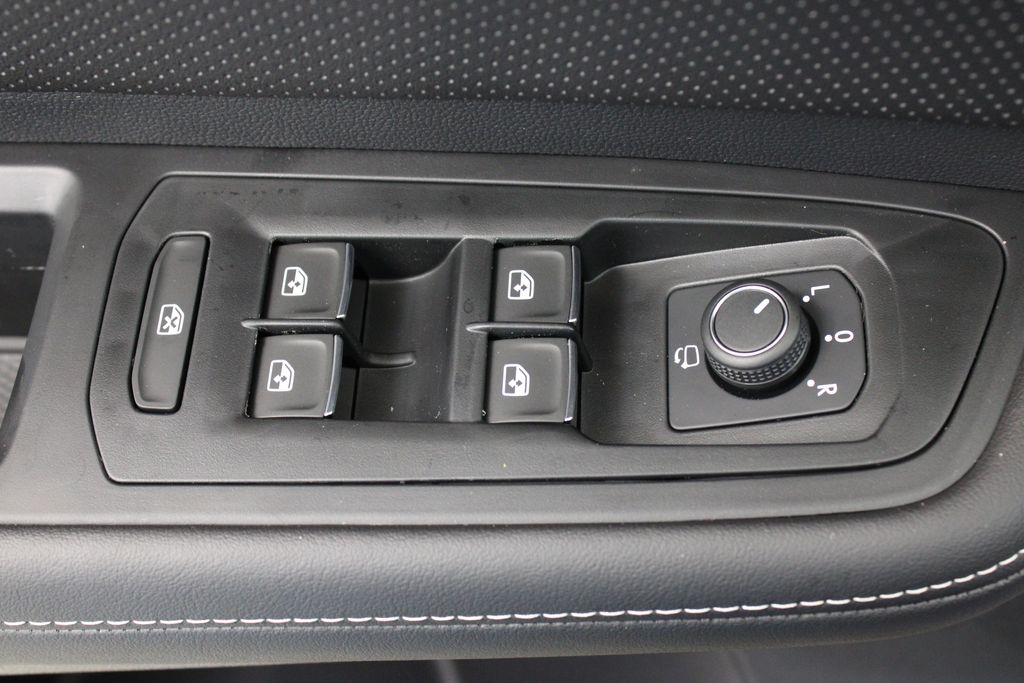 2025 Volkswagen Atlas Cross Sport SEL Premium R-LINE - Photo 17