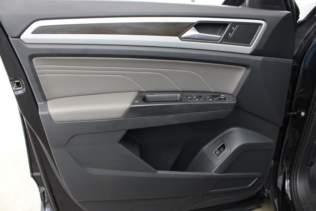 2022 Volkswagen Atlas SE w/Tech - Photo 17