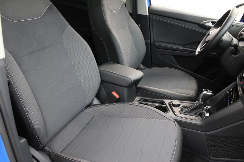 2025 Volkswagen Taos SE Black - Photo 24