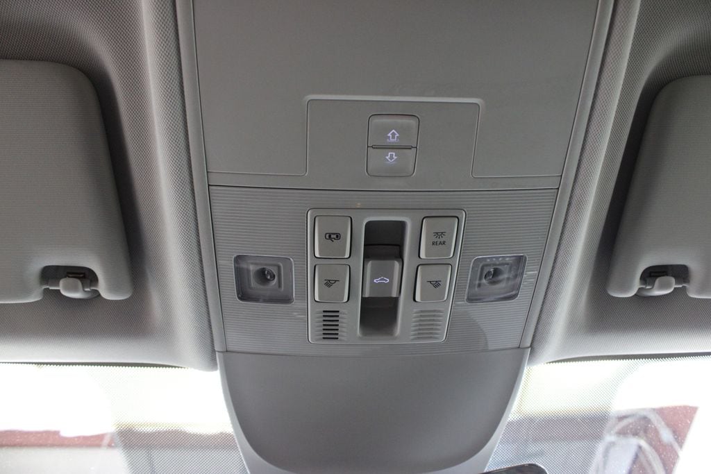 2025 Volkswagen Taos SE Black - Photo 28