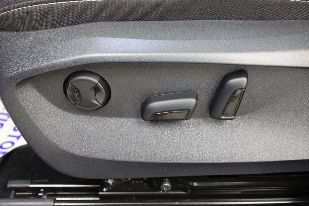 2025 Volkswagen Taos SE Black - Photo 19