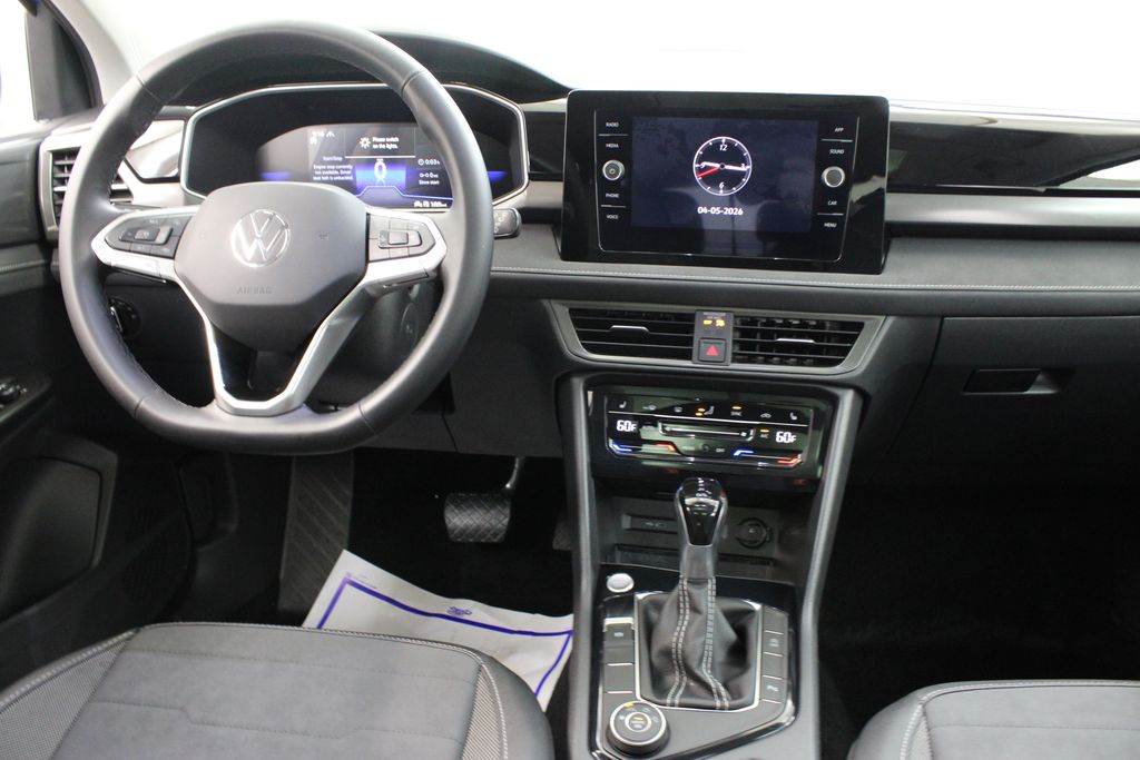 2025 Volkswagen Taos SE Black - Photo 9