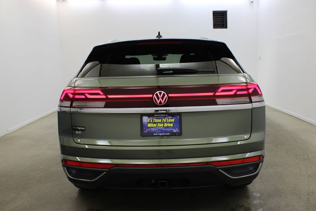 New 2026 Volkswagen Atlas Cross Sport 2.0T SE w/Technology SUV