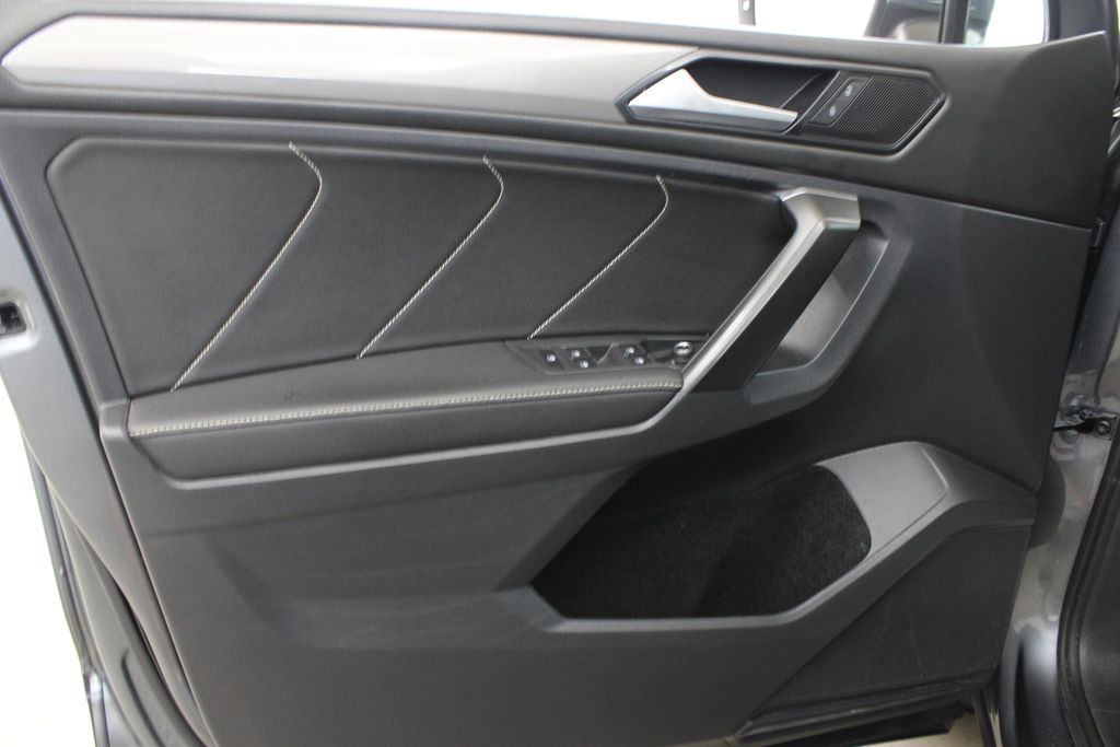 2022 Volkswagen Tiguan SE - Photo 16