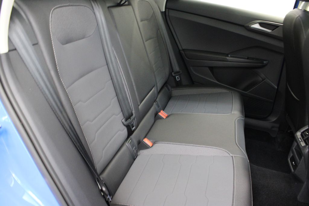 2025 Volkswagen Taos SE Black - Photo 20