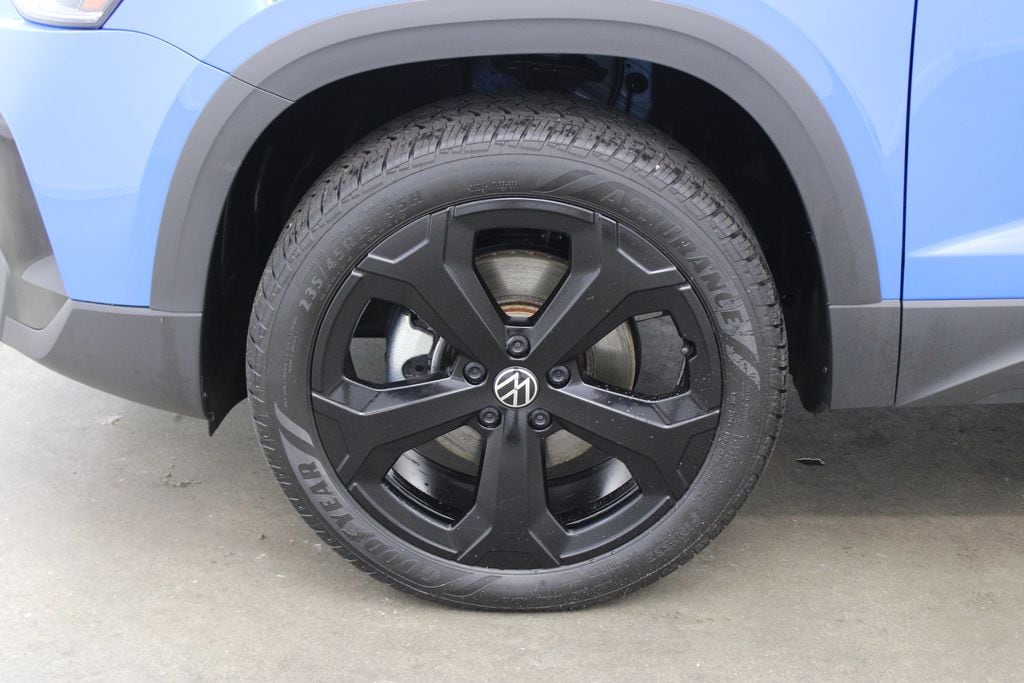 2025 Volkswagen Taos SE Black - Photo 29