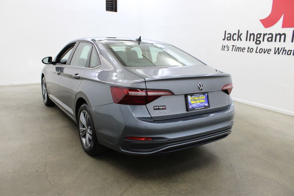 Used 2024 Volkswagen Jetta 1.5T SE Sedan
