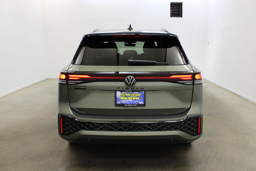 New 2026 Volkswagen Tiguan 2.0T SE R-Line Black SUV