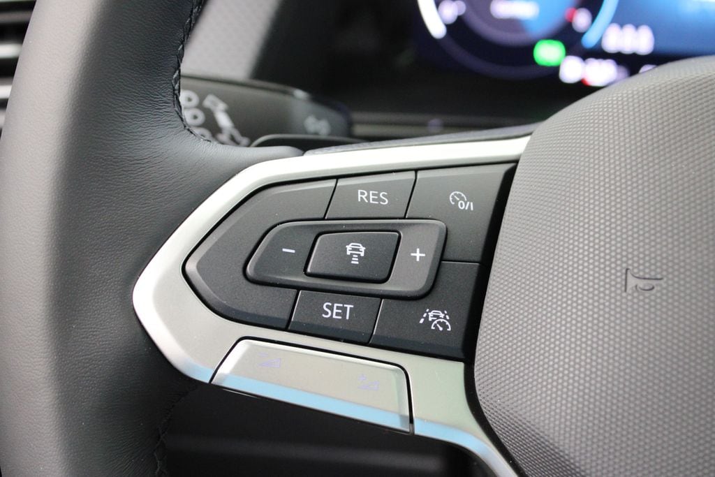 2025 Volkswagen Atlas Cross Sport SEL Premium R-LINE - Photo 26