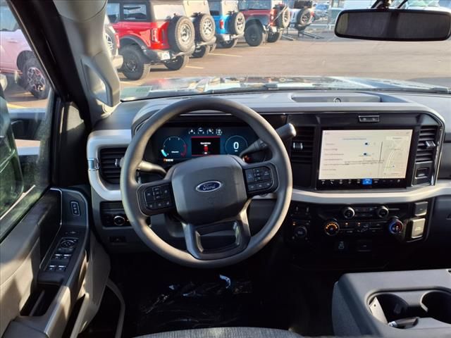 2025 Ford F-350 XLT photo 3