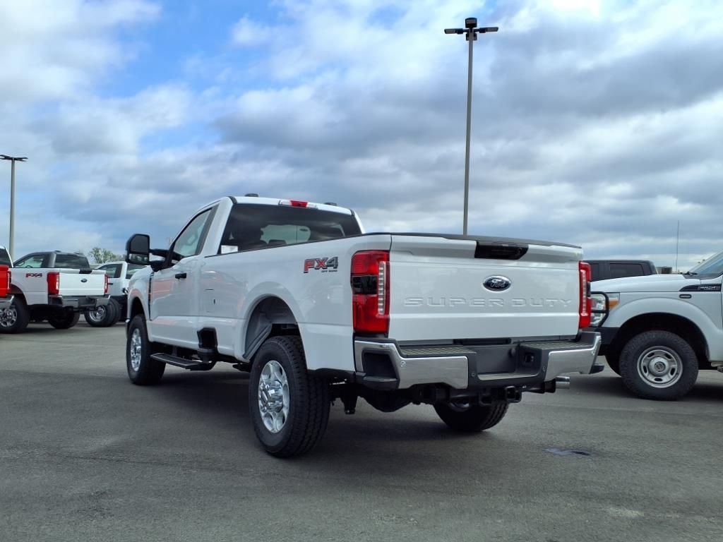 2025 Ford F-350 XLT photo 2