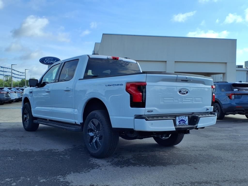 2025 Ford F-150 Lightning photo 2