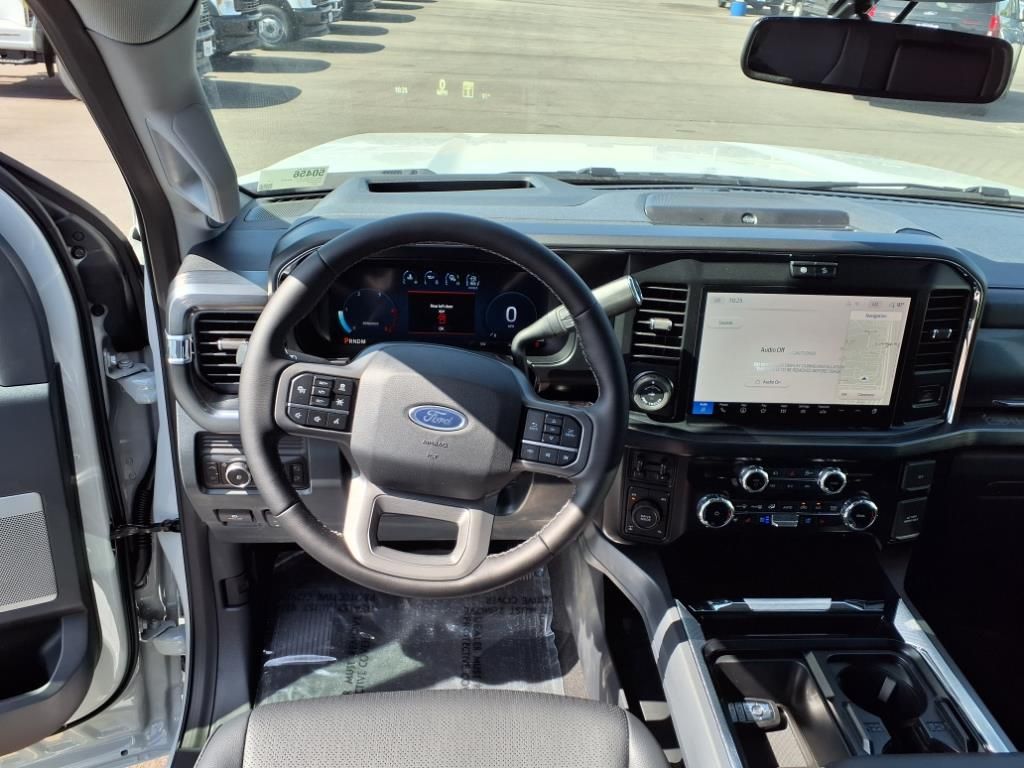 2025 Ford F-350 Lariat photo 3