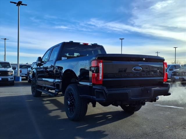2025 Ford F-350 XLT photo 2