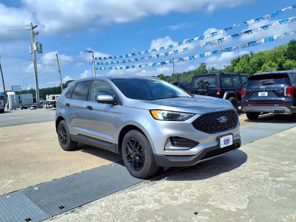 2024 Ford Edge SEL AWD's photo