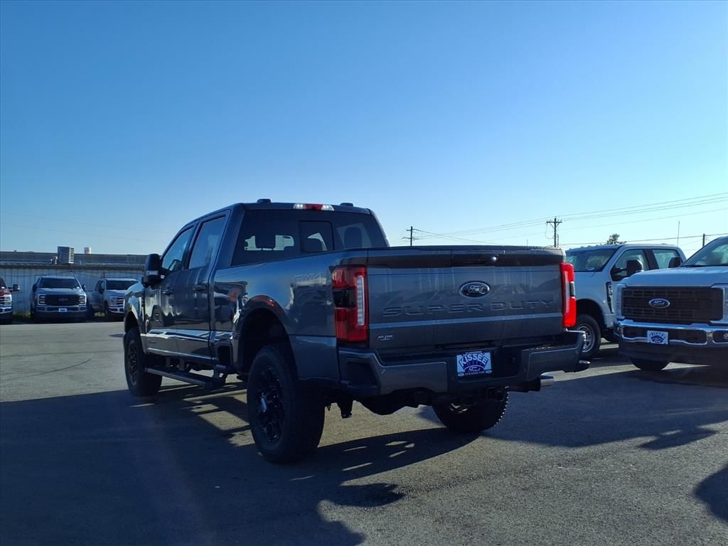 2026 Ford F-350 Super Duty XLT - Photo 2