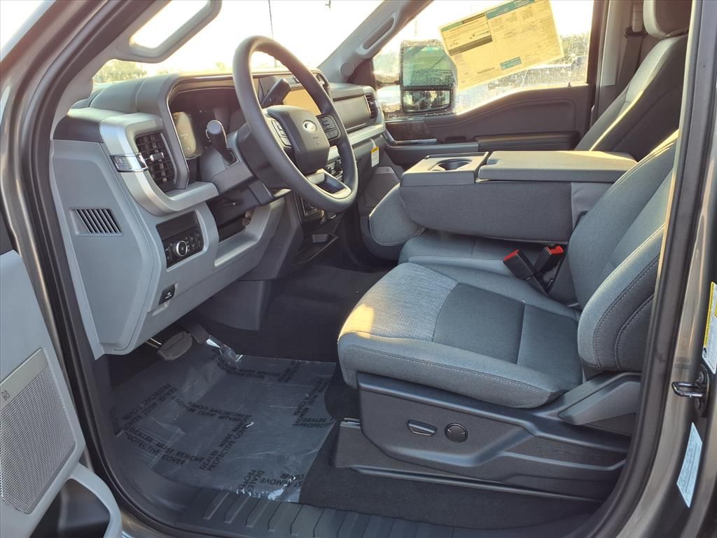 2026 Ford F-350 Super Duty XLT - Photo 6