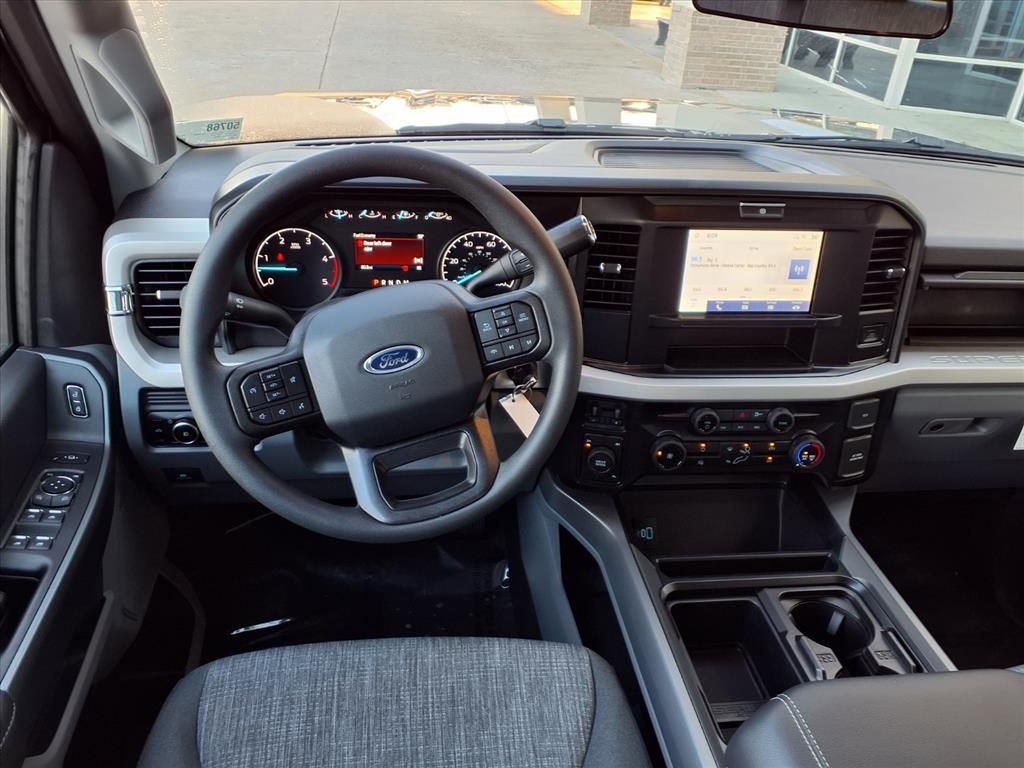 2026 Ford F-350 photo 2