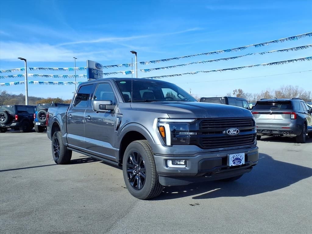 2025 Ford F-150 Platinum's photo