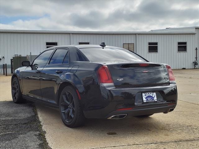 Used 2022 Chrysler 300 S with VIN 2C3CCABG2NH184563 for sale in Claremore, OK