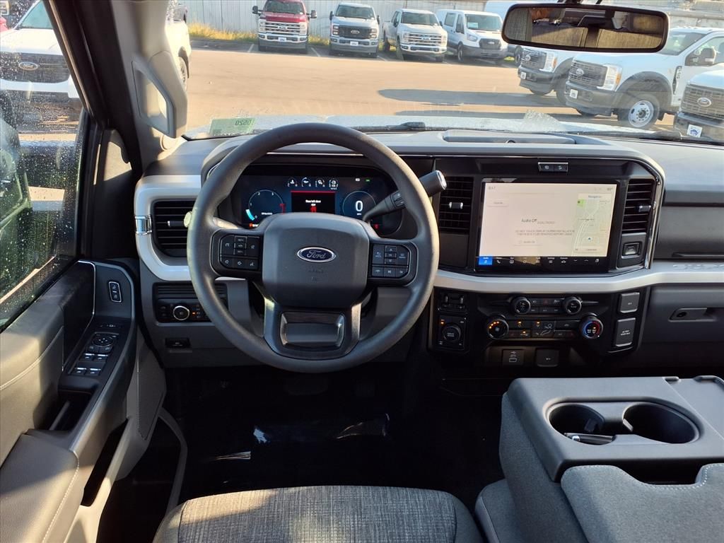 2026 Ford F-350 Super Duty XLT - Photo 3