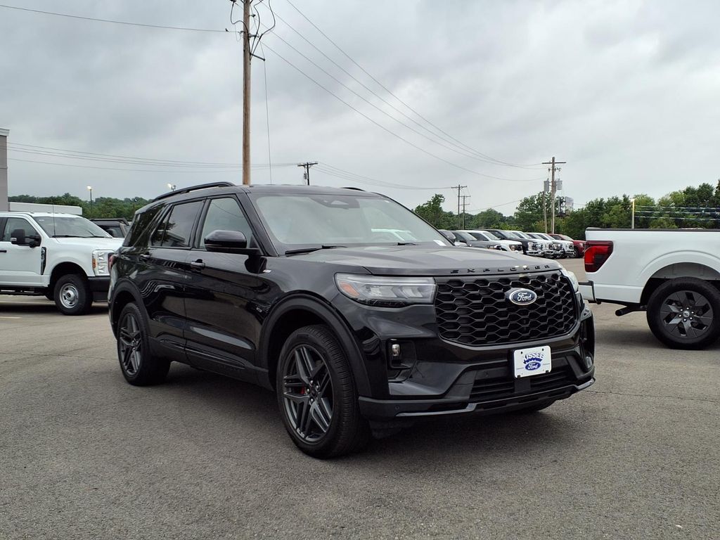 2025 Ford Explorer ST-LINE 4WD (PL535)'s photo