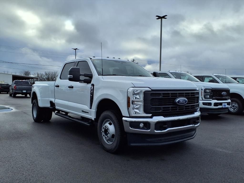 2026 Ford F-350 Super Duty XL's photo