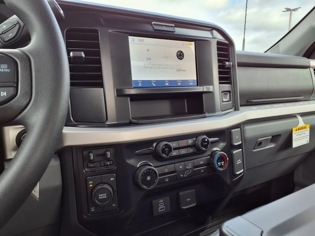 2025 Ford F-350 XLT photo 4