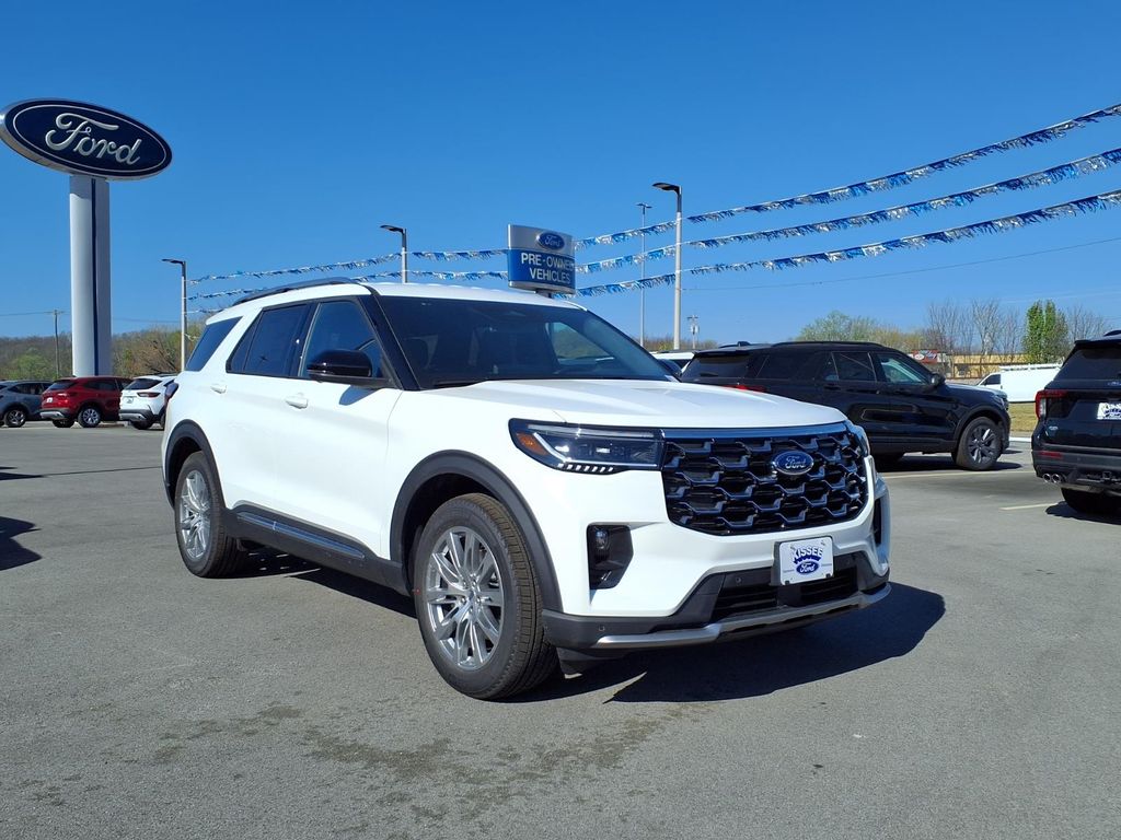 2026 Ford Explorer Platinum's photo