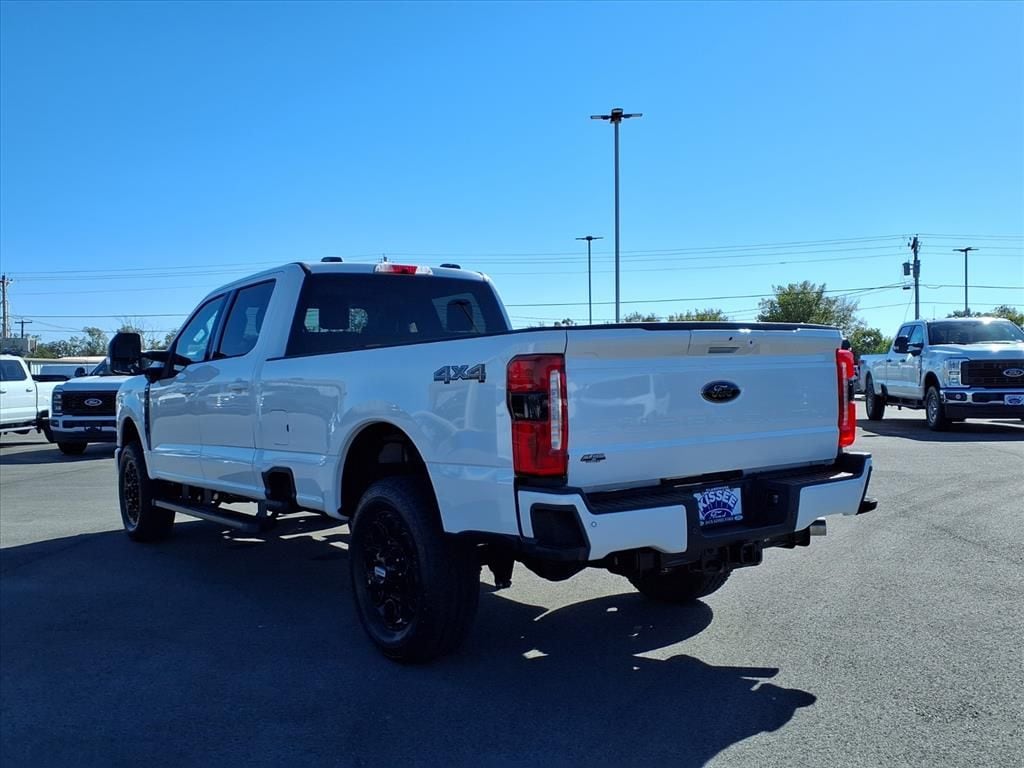 2026 Ford F-350 Lariat photo 2