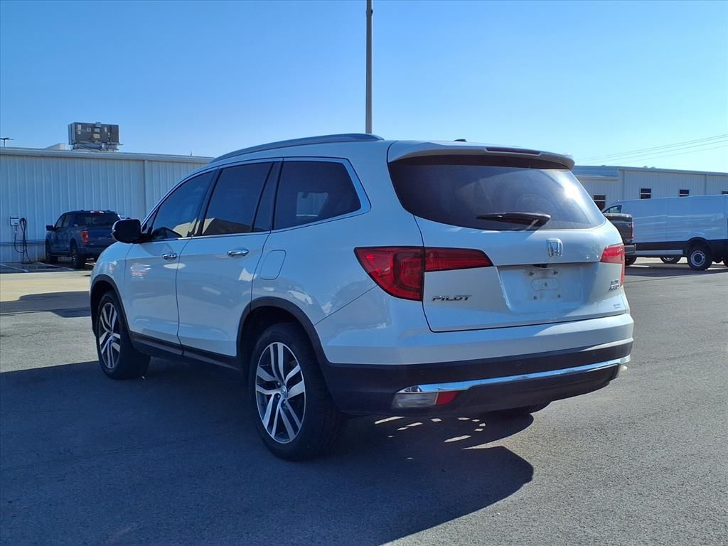 2018 Honda Pilot Elite photo 2